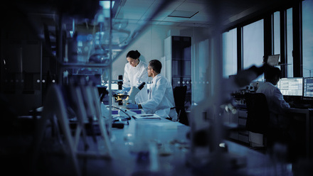 Medical Research Laboratory_Shutterstock_1884612574