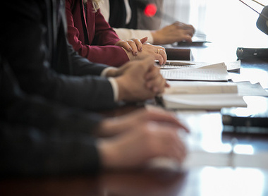 thumbnail Press conference + committee meeting Shutterstock_1292651794 copy.jpg